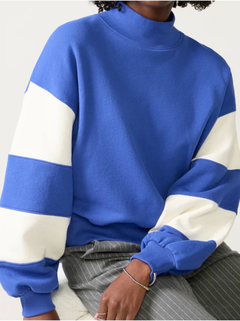 Evereve Blue and White Turtleneck Colorblock Pullover